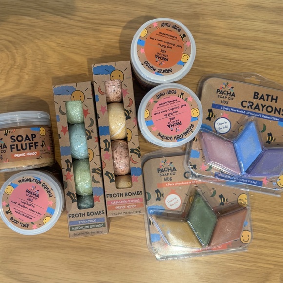 Pacha Co. Kids Natural Bath Bombs, Fluff, and Crayons - Picture 7 of 7